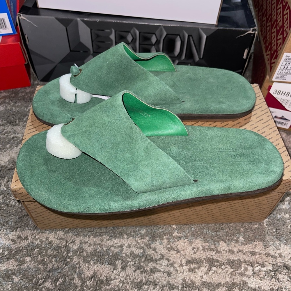 Brand new Urban Outfitters Suede Thong sandals size 10